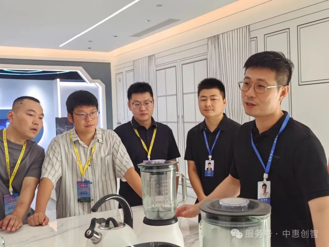 中惠创智迎来多地大V参观交流—— 无线充电技术引热议