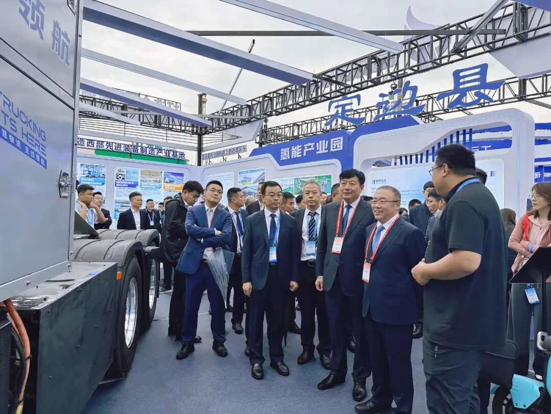 主线科技氢能智卡亮相国际煤博会，展示智能零碳运输方案