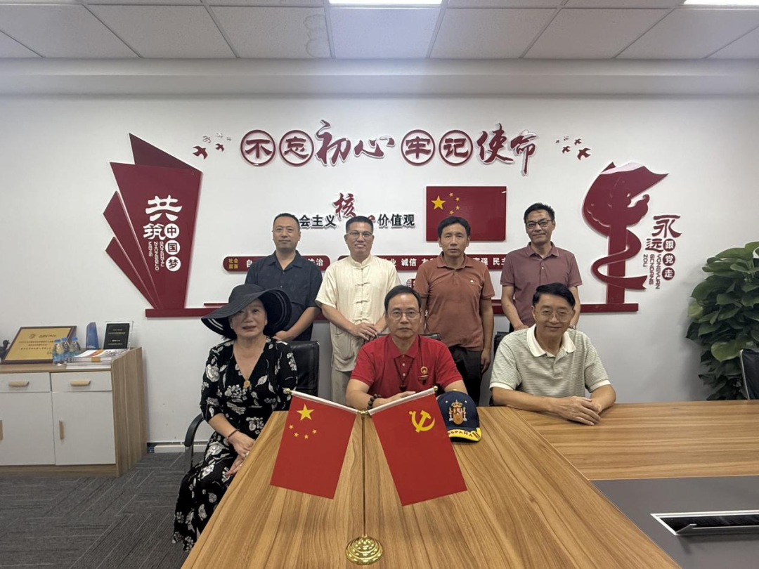促中美科技融合：美国华人华侨联合总会共同主席曾洁会长一行到访艾吉威机器人