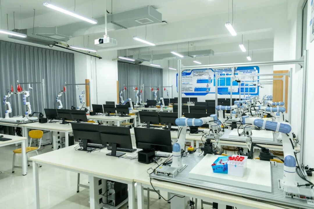 越疆-青岛职院具身智能产教融合协同创新中心落地，青岛人工智能产教联盟成立