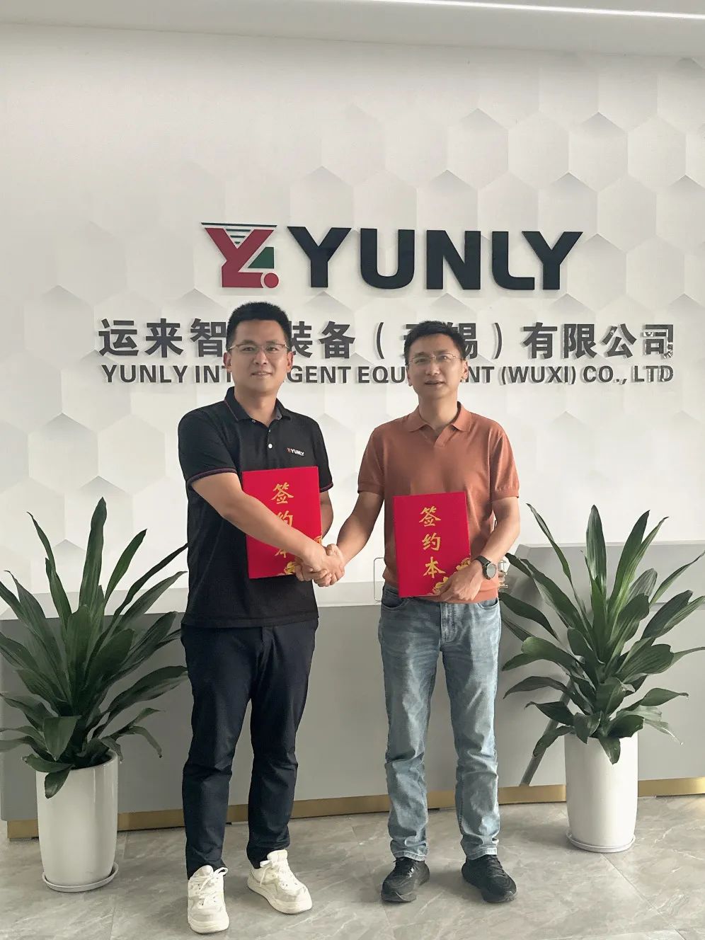 强强联合！运来智能机器人与杭州晓悟智能签署战略合作协议