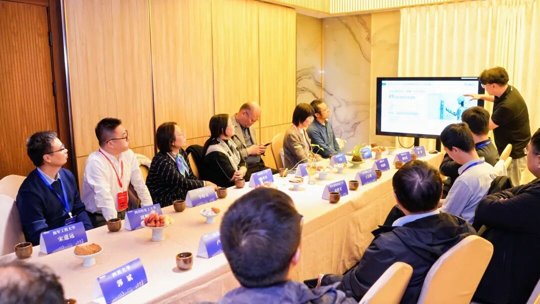 越疆应邀出席第十届全国高校自动化教学院长会议，并成功举办具身智能微专业建设研讨会