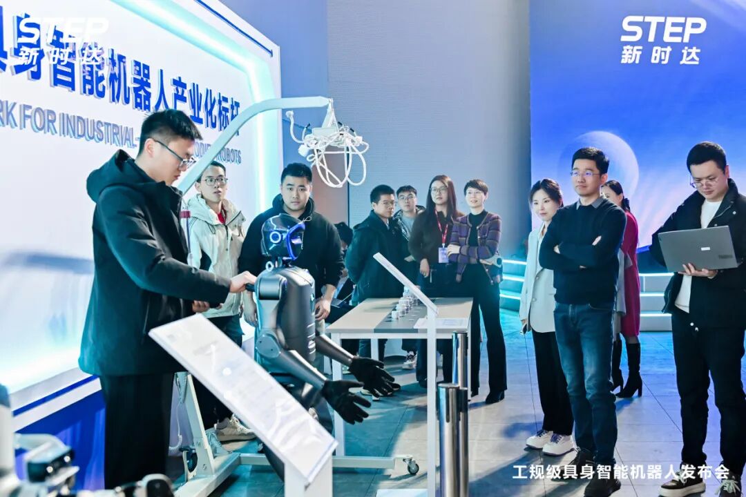 海尔|新时达发布行业首款工业具身智能机器人，年产能10000台！